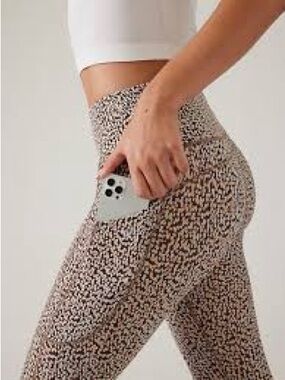 Athleta Salutation Stash Pocket II, size medium/8